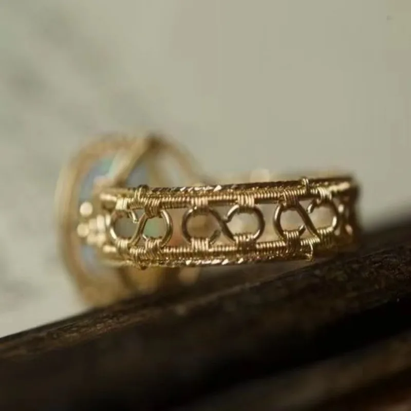 Sweet Vintage Colored Opal Ring Hollow Out Dazzling Gentle Style Rings for Women Exquisite Banquet Baroque Light Luxury Jewelry