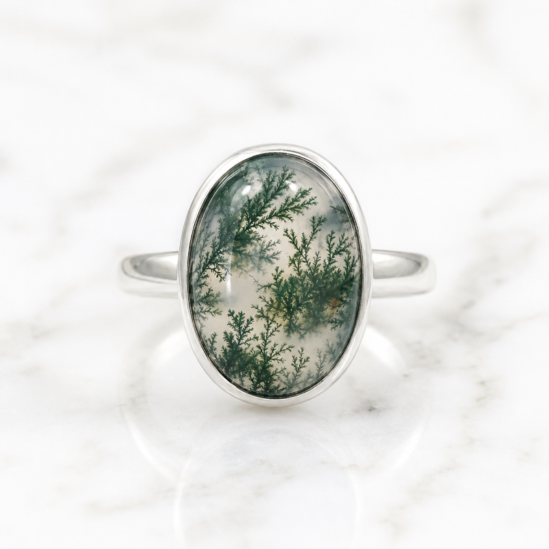 Moss agate ring with green fern-like patterns